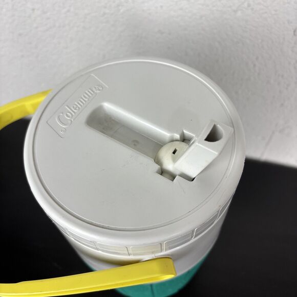 Vintage Coleman‎ Green/ Yellow Polylite 5590 1/2 Gallon Water Jug Cooler Octopus - Picture 8 of 14